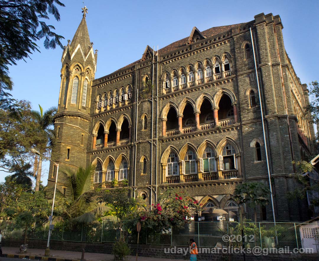 Elphinstone College building in Mumbai showcases beautiful Gothic architecture, a landmark of Indian history.