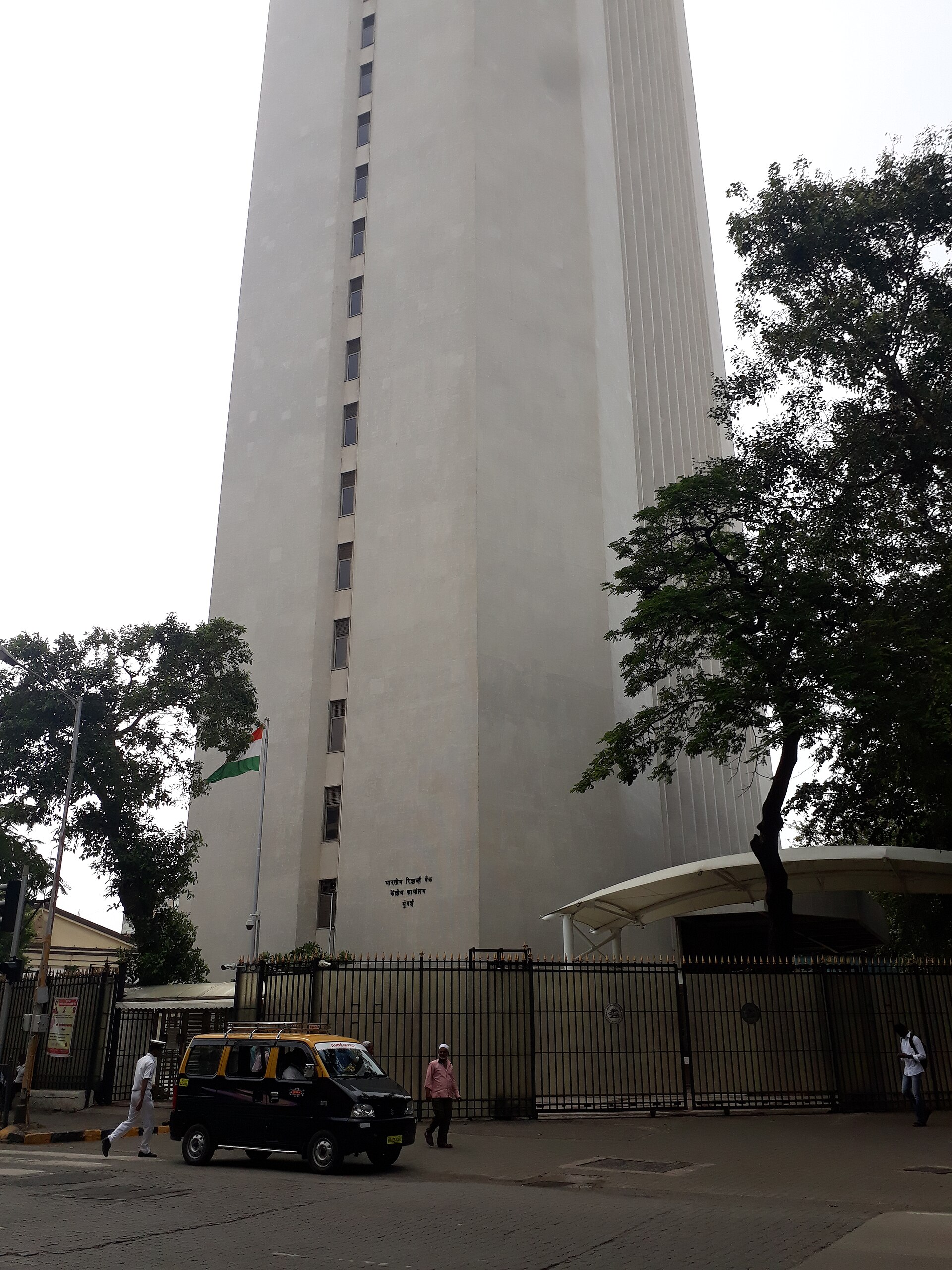 Reserve Bank of India | Indian Press The Reserve Bank of India building in Mumbai stands on a city street, reflecting Indian culture.